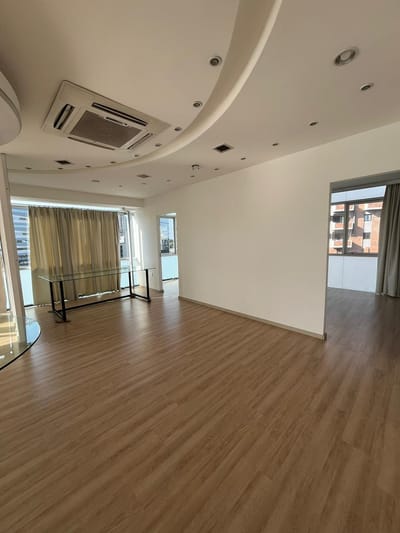 ZONA SHOPPING LA GALERÍA EN ALQUILER OFICINA DE 330 M2 CON 5 COCHERAS