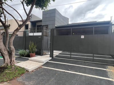 Se alquila residencia a media cuadra del Cit