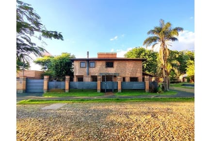 CASA RESIDENCIAL DE LUJO EN LAMBARÉ ZONA YACHT