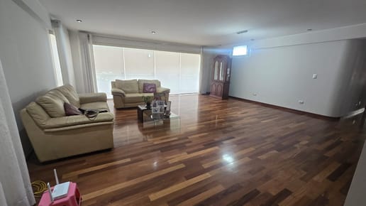 Departamento En Primer Piso De 222 M² De 3 Dorm. En Santiago Se Surco