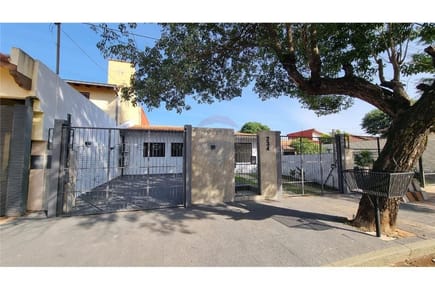 CASA CON UBICACIÓN PRIVILEGIADA EN LAMBARÉ ✨