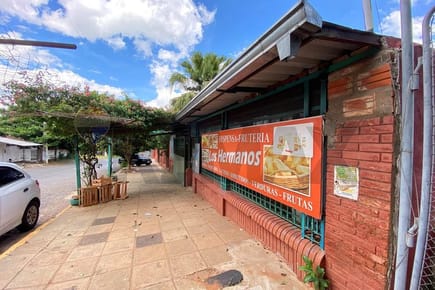 VENDO CASA + AMPLIO TERRENO - LAMBARÉ