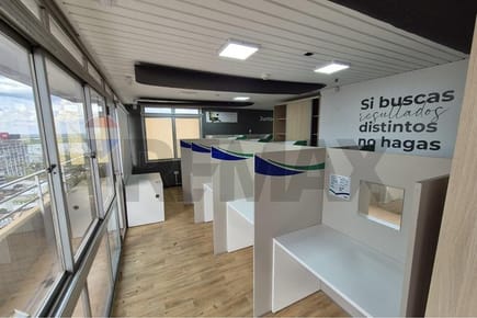 VENDO OFICINA AMOBLADA DE 2 PISOS EN EL CENTRO