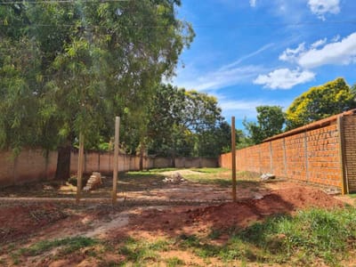 VENDO TERRENO AMURALLADO, EN ALTURA Y SUELO FIRME EN LUQUE 