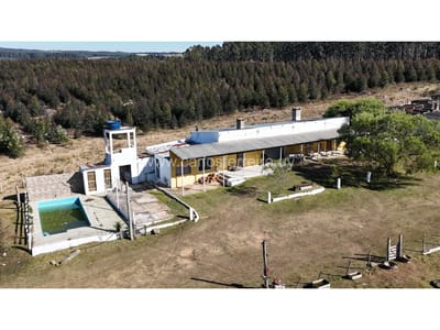 VENDE CHACRA 7,7 HECTAREAS CON CASA, APARTAMENTO Y SALON DE FIESTA