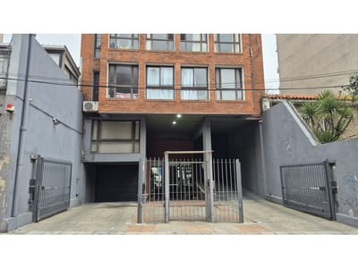 VENDE COCHERA CON RENTA - EXCELENTE EDIFICIO - CORDÓN SUR