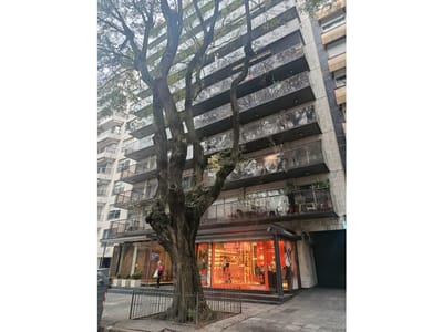 VENDE COCHERA - EDIFICIO BAQUEIRA - PUNTA CARRETAS