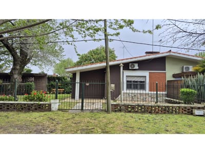 VENDE CASA 2 DORMITORIOS - TERRENO 335 M2 - ATLANTIDA SUR
