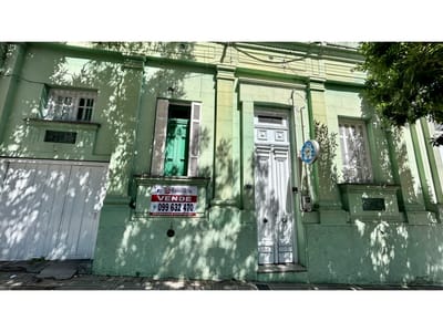 VENDE AMPLIA CASA DE 332 M2 EN UN TERRENO DE 520 M2 - AVDA. SARANDI