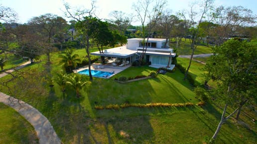 Casa De Lujo En Venta  Condominio Urubó Golf