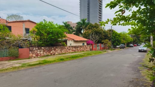 ESQUINA COMERCIAL EN MBURUCUYA ASUNCION EN VENTA