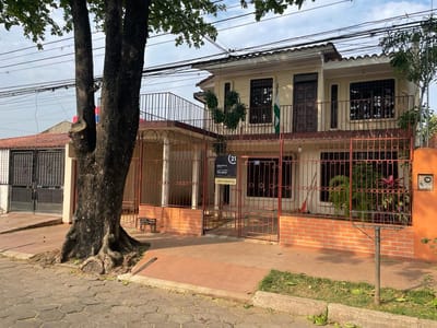 Casa en Venta en la Av. Melchor Pinto a 3 cuadras del 1er anillo