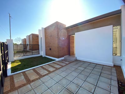 VENDO CHALET A ESTRENAR EN LUQUE BARRIO LAURELTY!!