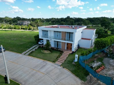 CASA EN VENTA. Urubó villas, modulo 5