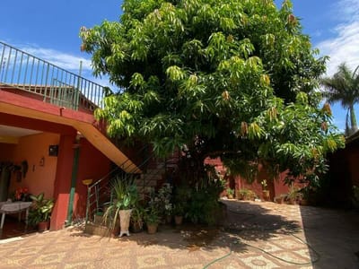 Vendo casa + salón comercial en Laurelty, Luque