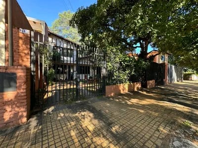 VENDO CASA A REFACCIONAR O DEMOLER EN ASUNCIÓN 