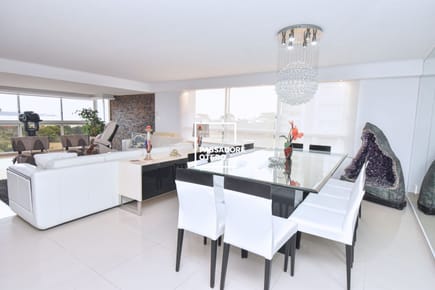 Venta Apartamento punta del este 3 dormitorios frente al mar y piscina