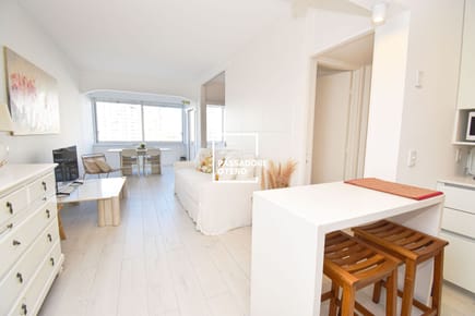Venta departamento Punta del Este  1 dormitorio y medio Edificio frente al mar