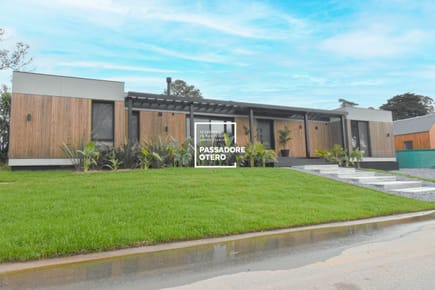 Venta Casa a Estrenar Punta del Este 4 dormitorios Barrio Privado con piscina