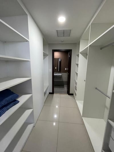 AVDA. ARTIGAS, EN ALQUILER SALÓN COMERCIAL EN PLANTA