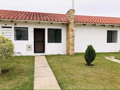 CASA DE 3 DORMITORIOS EN ALQUILER EN CONDOMINIO 