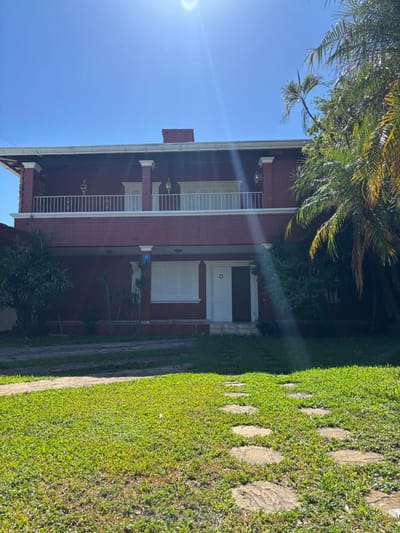 ALQUILO AMPLIA CASA PARA VIVIR U OFICINA S/ AVDA. BRASILIA – VIRGEN DEL HUERTO