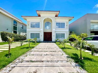 Lujosa Casa En Exclusivo Condominio En Urubo