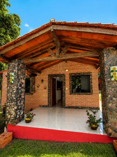 VENDO CASA EN CAACUPÉ