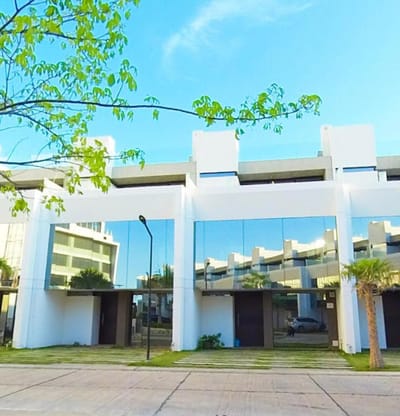 EN ALQUILER CASA DE LUJO EN CONDOMINIO EXCLUSIVO