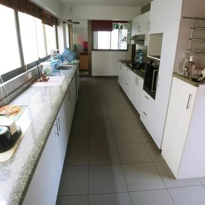 Vendo o alquilo flat de 214m2 con terraza en Casuarinas Sur