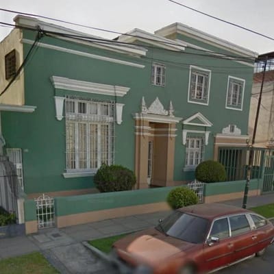 Vendo excelente casa como terreno en Lince muy cerca al Parque Castilla
