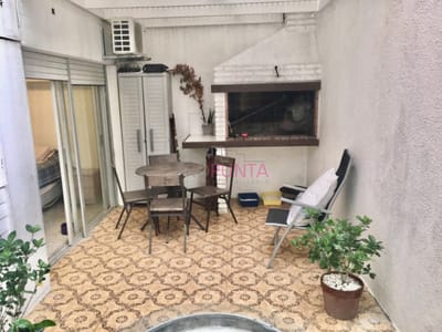 Amplio apartamento en venta ubicado en calle 20, 3 dormitorios planta baja.