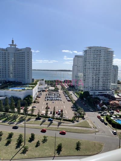 Apartamento en venta 2 dormitorios y dep, piso alto playa mansa.