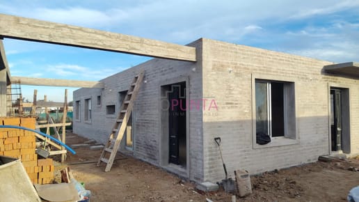 Precio en pozo. Casa construcción tradicional en Maldonado.