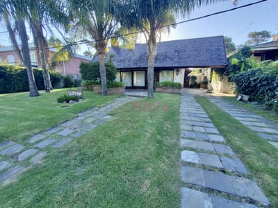 Espectacular  chalet en la mansa con 4 dormitorios + master suite, gran jardín, piscina y barbacoa cerrada