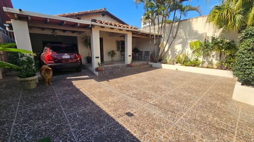 Vendo Terreno con casa a refaccionar o demoler