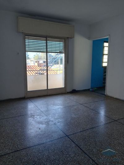 Casa En Venta C/ Cochera En Nuevo París