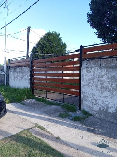 Casa en venta c/ cochera en Lezica