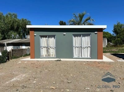 Casa en alquiler c/ cochera en Villa Aeroparque