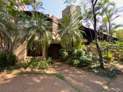 VENDO CASA DE 5 DORMITORIOS EN BARRIO BERNARDINO CABALLERO