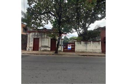 Amplio Terreno en venta. Bo. Dr. Francia Asunción