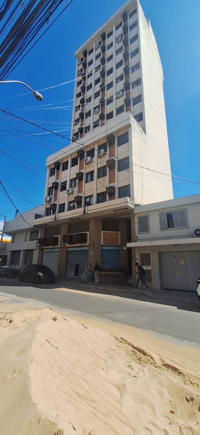 Salon comercial o oficina a la venta