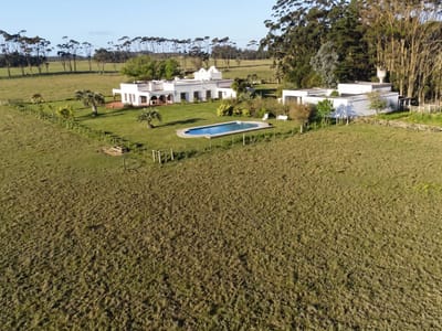 CAMPO HISTÓRICO SOBRE LA LAGUNA DE ROCHA