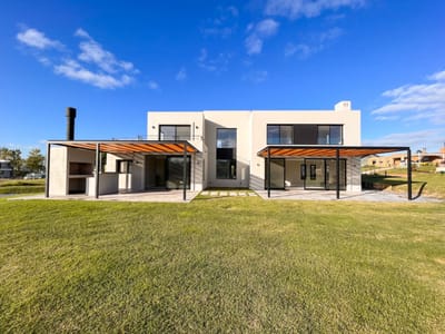CASA EN VENTA CON RENTA EN ALTOS DE LA TAHONA