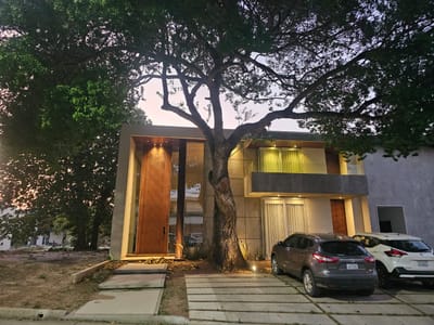 Casa De Lujo En Venta En Zona Norte En Condominio Le Parc Costanera