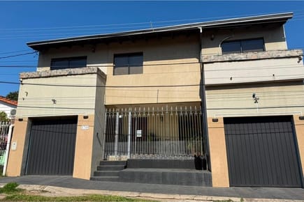 VENDO CASA C/ PISCINA EN LAMBARÉ!!