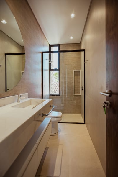 En Venta Amplia Y Moderna Residencia En Zona Barrio Mburucuya-asuncion