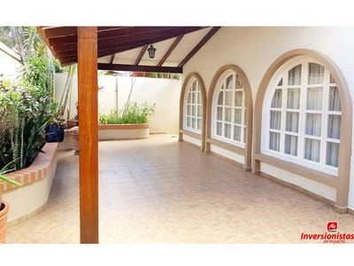 AMPLIA CASA EN VENTA