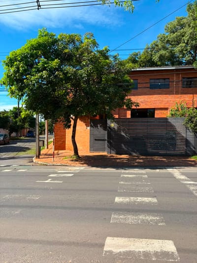 EN VENTA RESIDENCIA EN BARRIO MBURUCUYA ASUNCION