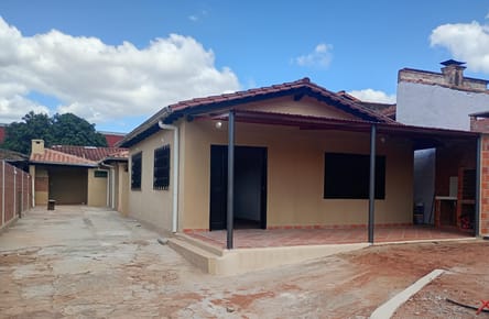 Alquilo 2 Casas Independientes En Lambare